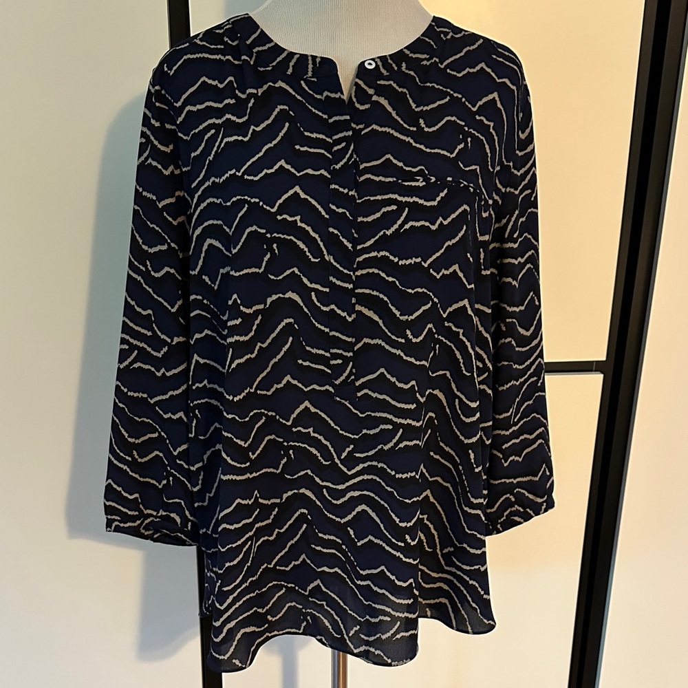 NYDJ blue black Henley 3/4 sleeve pleated top XL